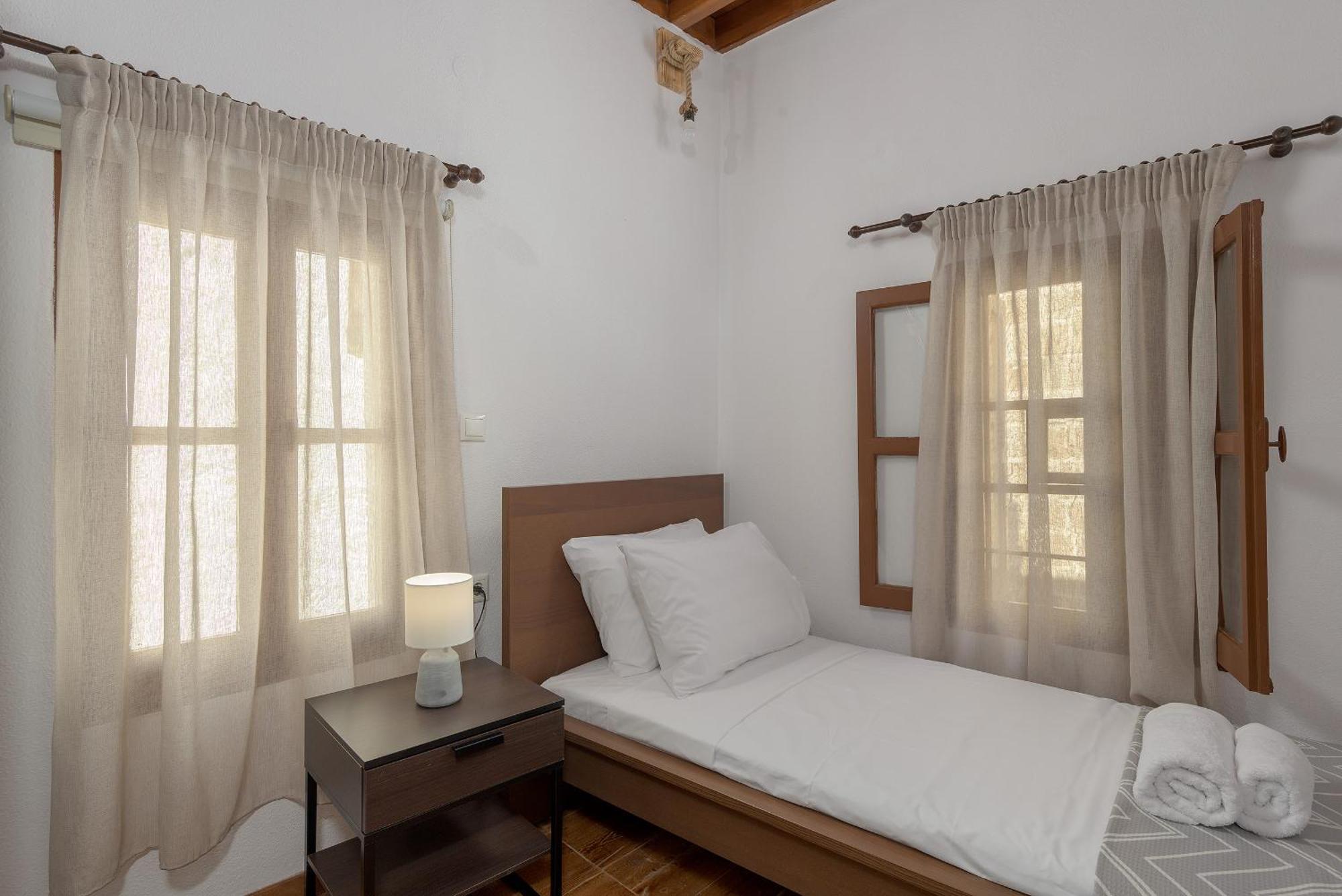 Rustic Self-Inn Rhodes City Esterno foto