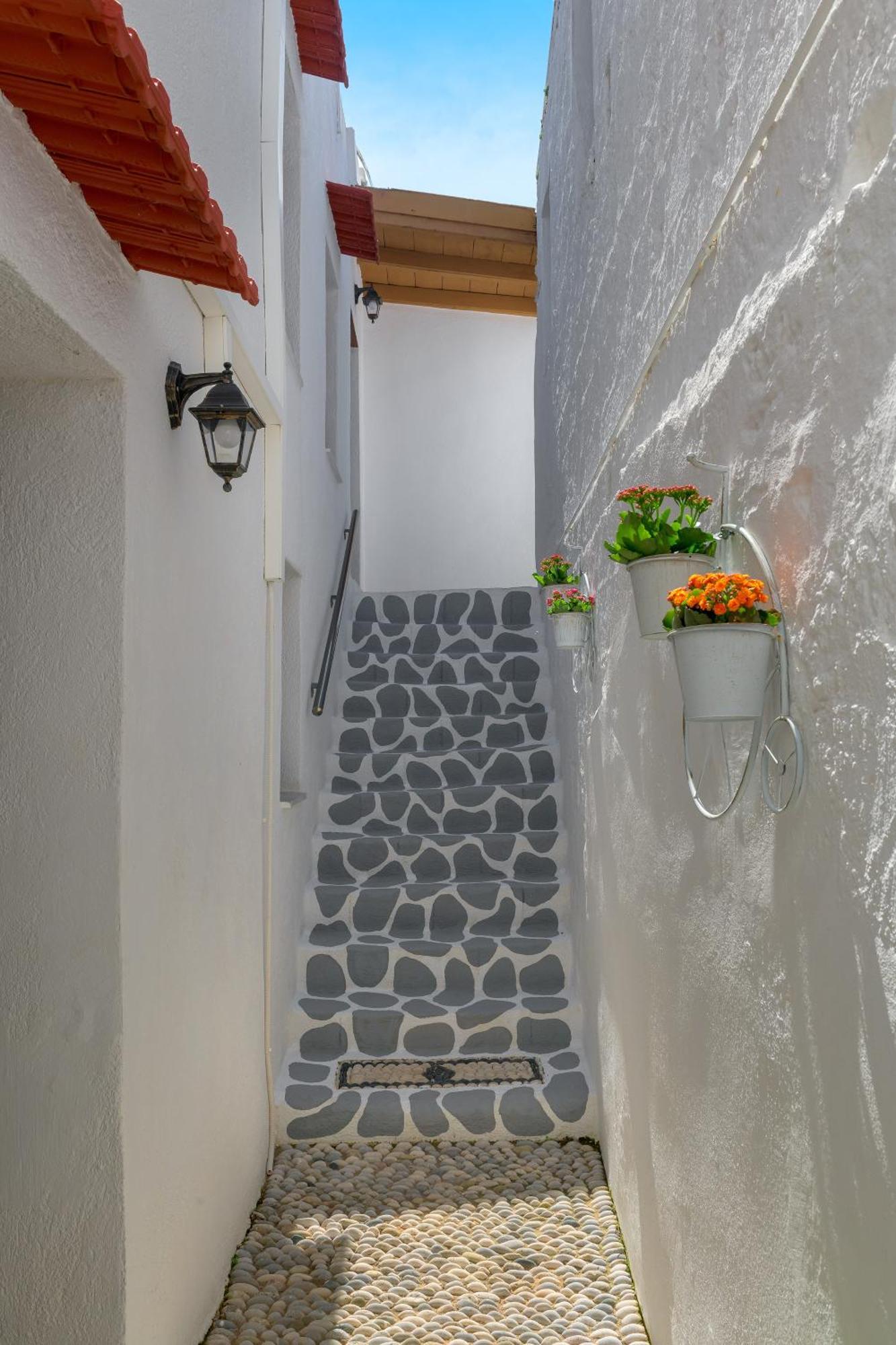 Rustic Self-Inn Rhodes City Esterno foto