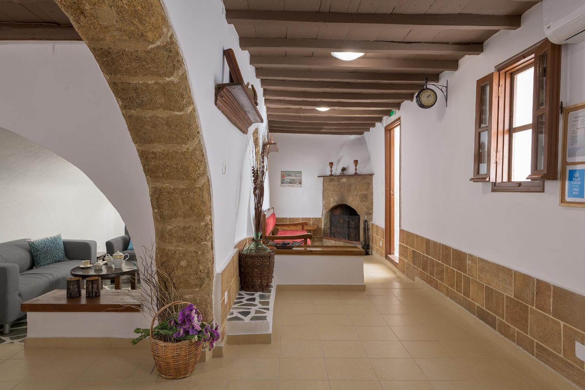 Rustic Self-Inn Rhodes City Esterno foto