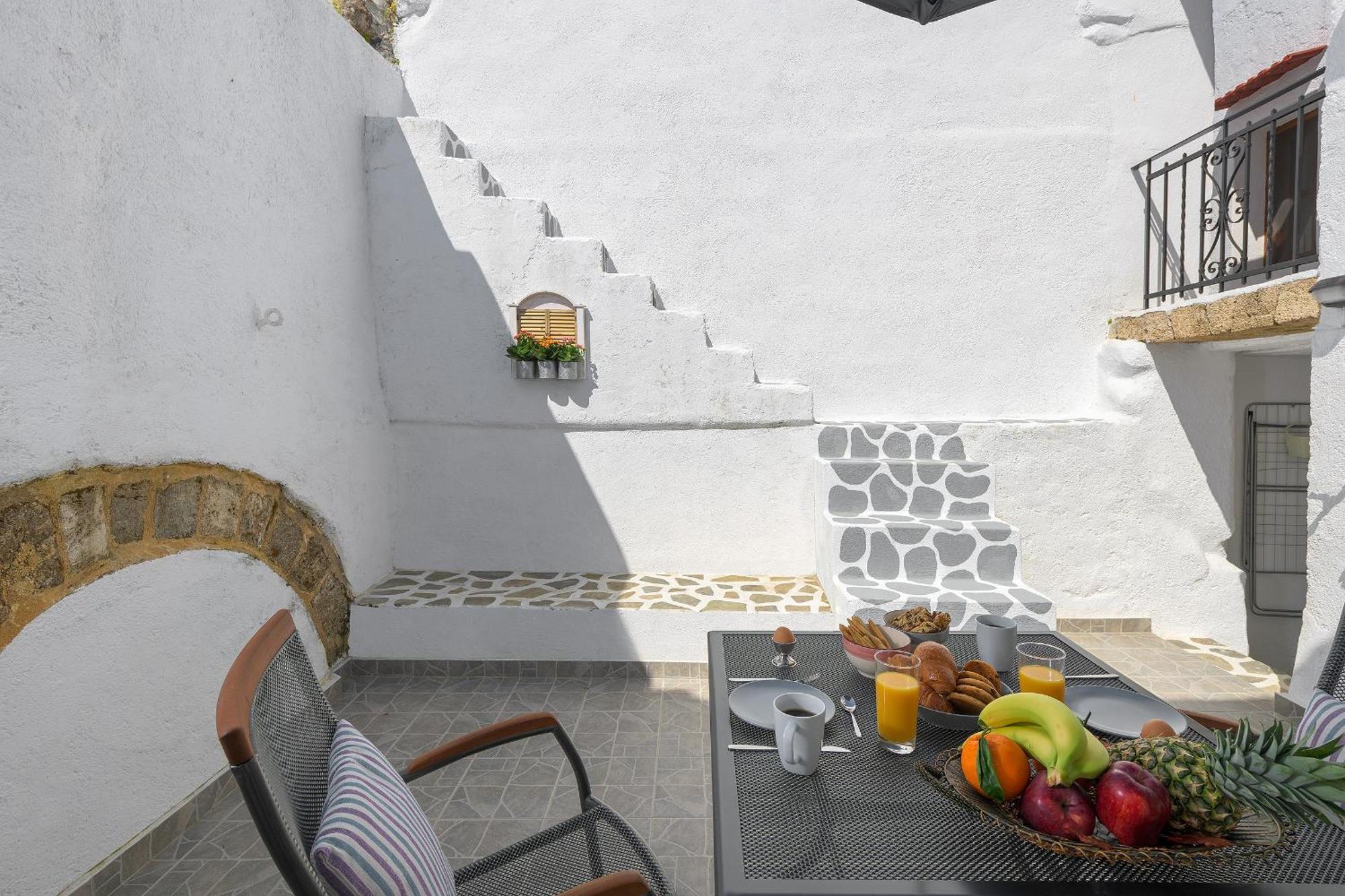 Rustic Self-Inn Rhodes City Esterno foto